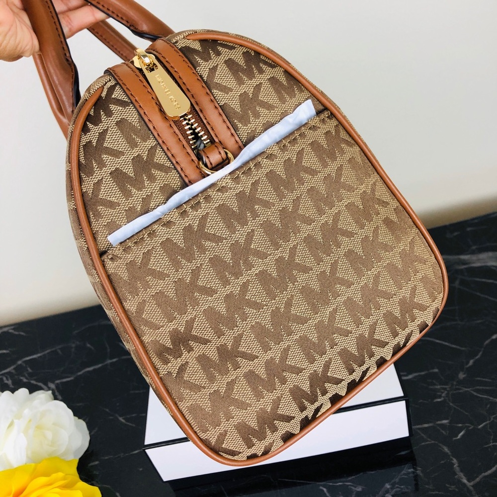 ❌SOLD Michael Kors Bedford duffle satchel - Picture 4 of 9